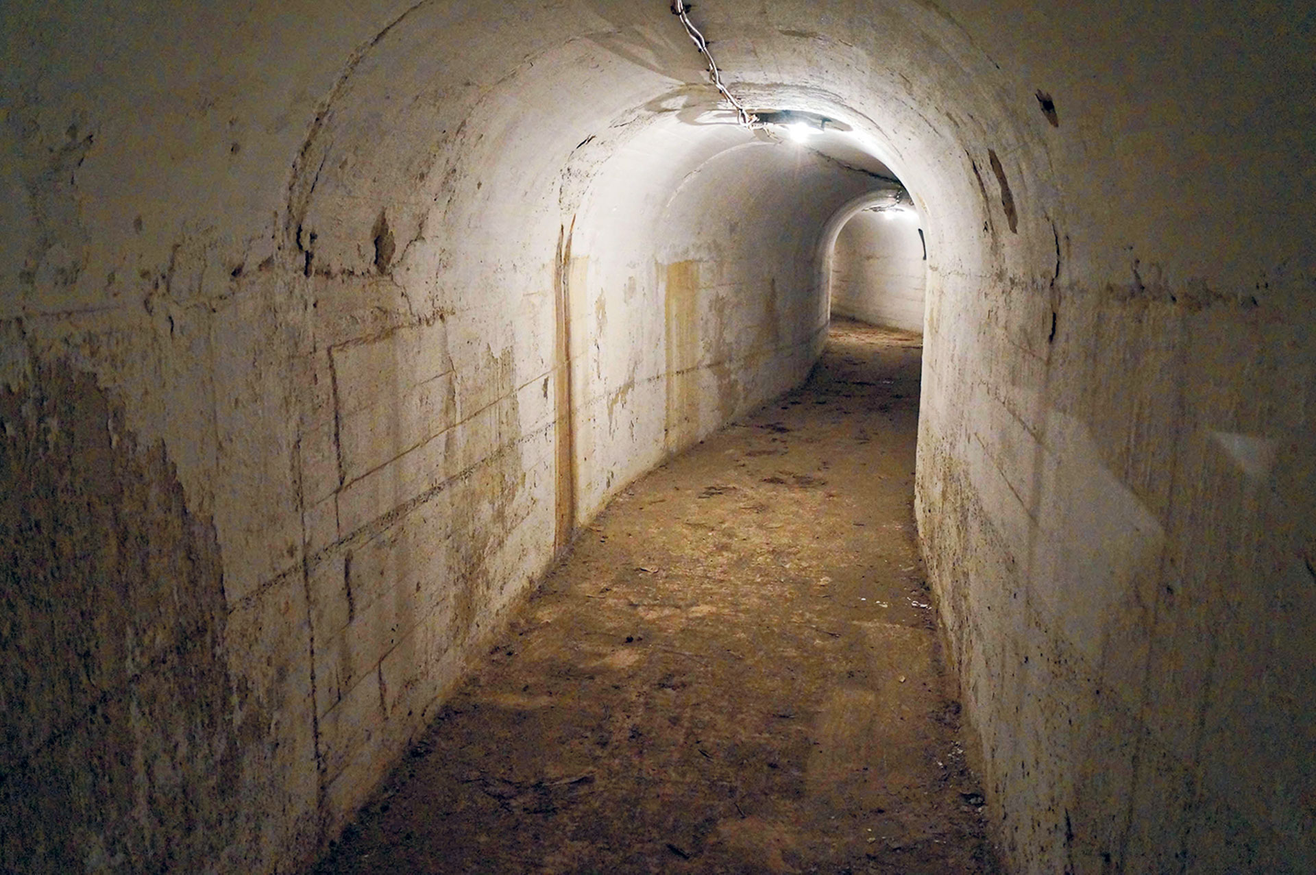 Μια πόλη κάτω από την Αθήνα-3