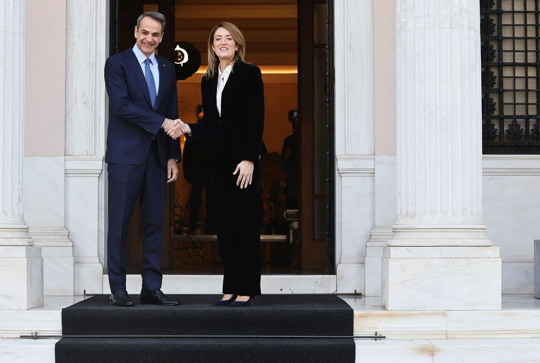 Κυβέρνηση: Με το βλέμμα στην ευρωκάλπη-1