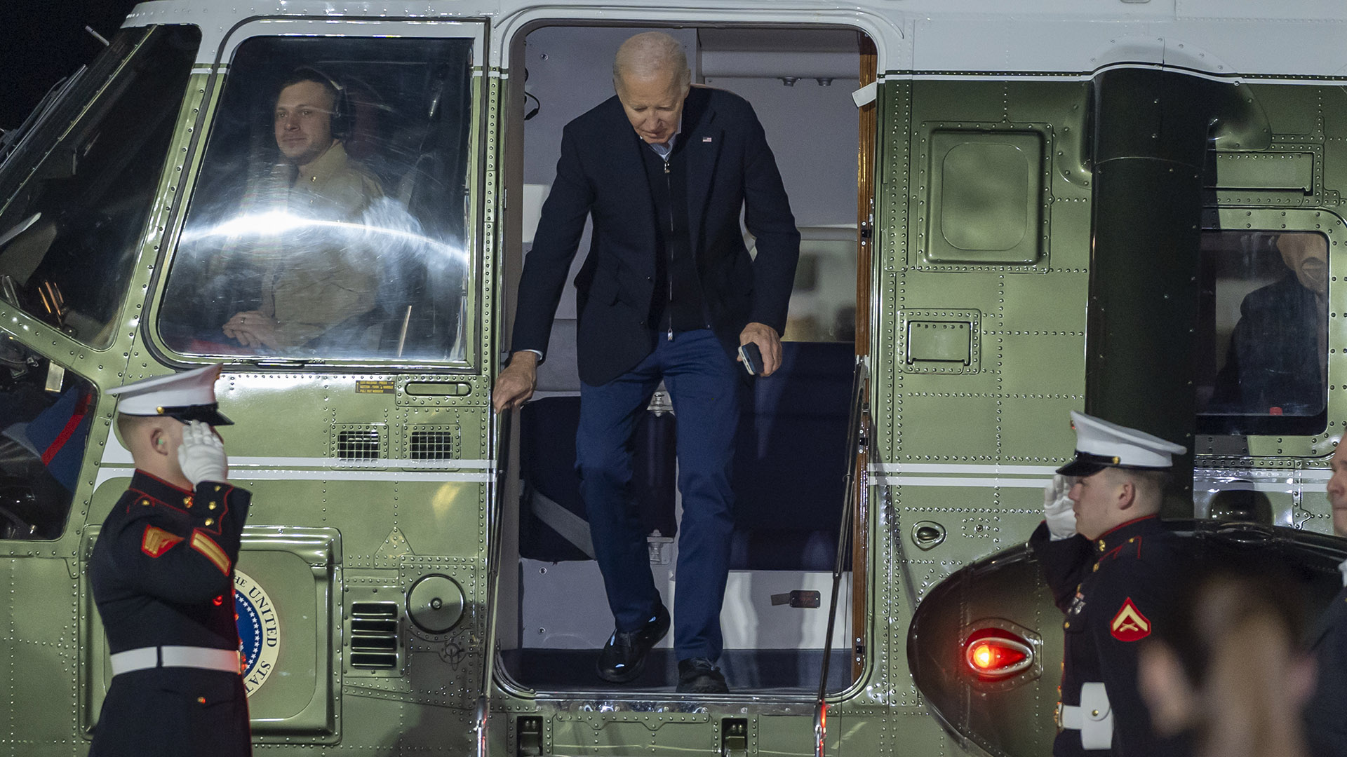 Οι ΗΠΑ εξαπολύουν βομβαρδισμούς αντιποίνων σε Ιράκ και Συρία-1