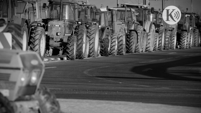 ράδιο-κ-τα-αγροτικά-μπλόκα-και-το-μέλ-562874839