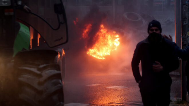 οργή-αγροτών-πεδίο-μάχης-οι-δρόμοι-των-562902685