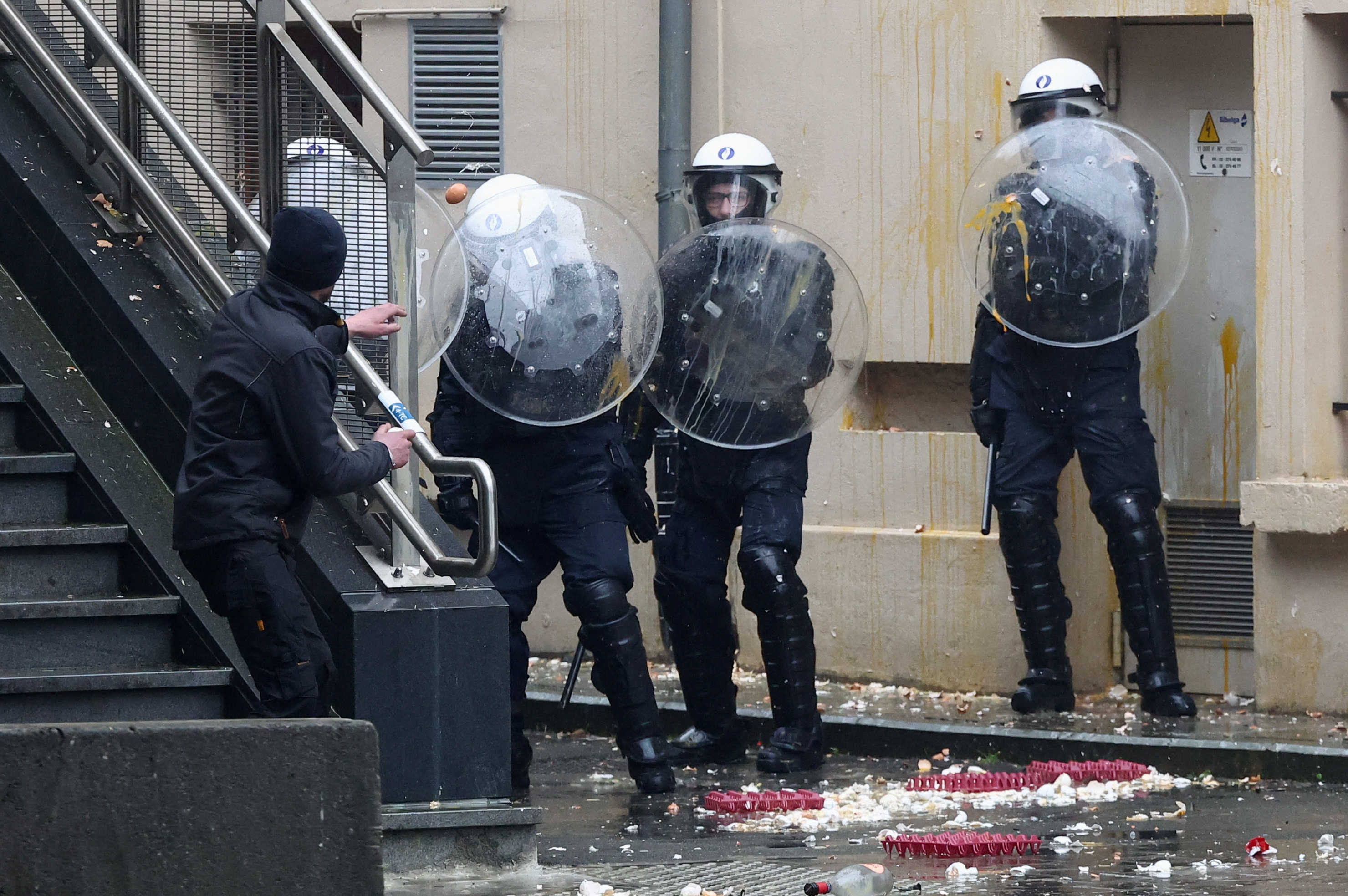 Οργή αγροτών: Πεδίο μάχης οι δρόμοι των Βρυξελλών-6