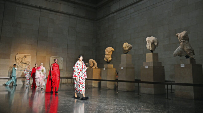 η-επίδειξη-μόδας-ως-ερώτημα-562901728