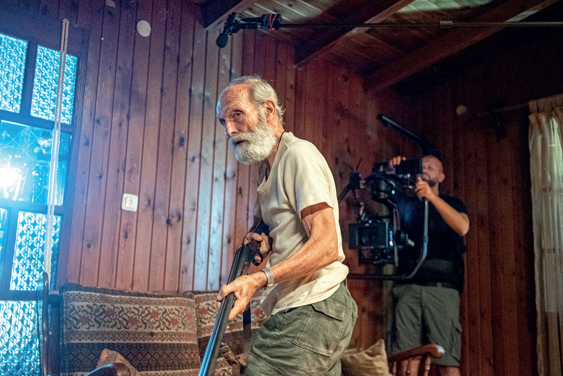 Γιώργο Γκικαπέππα, πώς νιώθεις που η «Έρημη Χώρα» χαλάει κόσμο στο Ertflix;-2