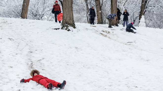 εντός-και-εκτός-επένδυση-στην-πολιτικ-562884583