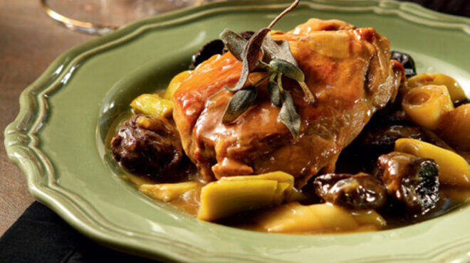 χοιρινό-με-πράσα-ξερά-δαμάσκηνα-και-τρ-562898323