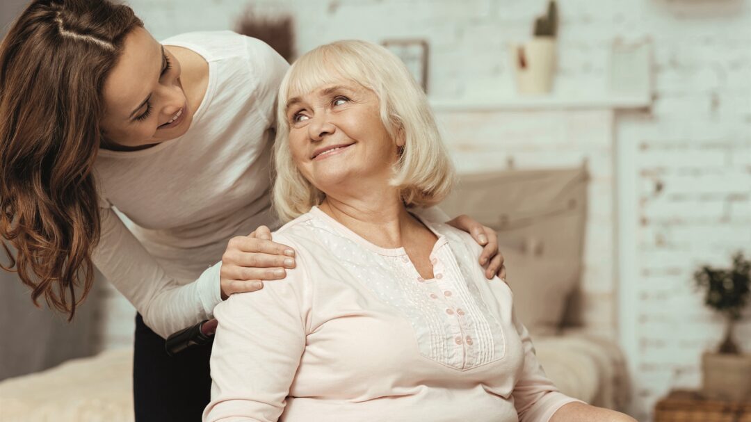 μήπως-χρειάζεστε-έναν-συνοδό-για-ιατρ-562861402