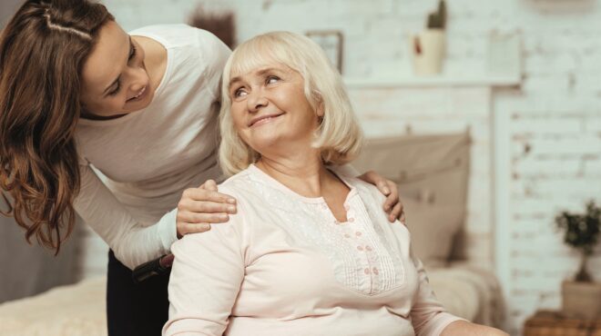 μήπως-χρειάζεστε-έναν-συνοδό-για-ιατρ-562861402