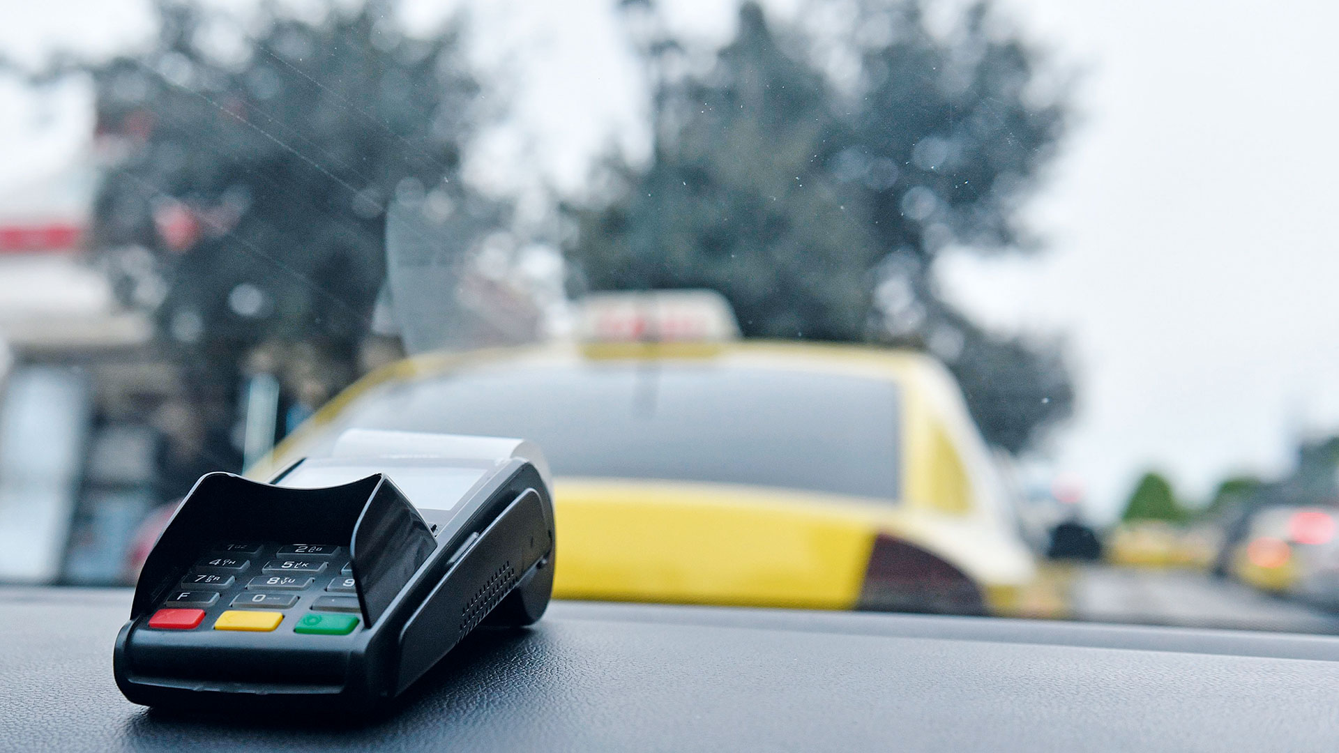 Το «πλαστικό χρήμα» αύξησε τα έσοδα κατά  550 εκατ. ευρώ-1