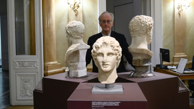 ο-αλέξανδρος-ήταν-σαν-σταρ-του-χόλιγου-562901869