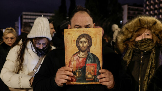 εκκλησία-και-κκε-η-ανατομία-μιας-παράδ-562866076