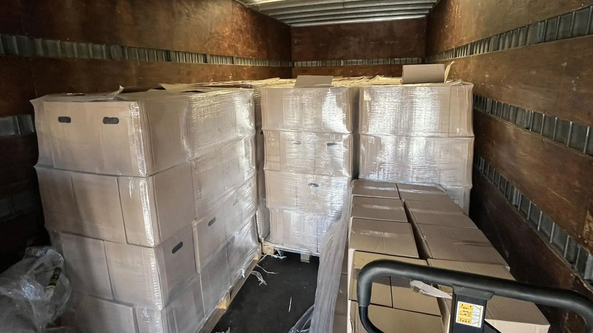 ΕΛ.ΑΣ.: 48χρονος νόθευε ηλιέλαιο για να το διακινεί ως ελαιόλαδο-4