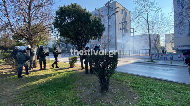 θεσσαλονίκη-πετροπόλεμος-και-χημικά-562896856