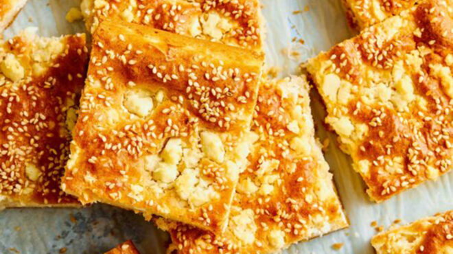 εύκολη-τυρόπιτα-χωρίς-φύλλο-με-σουσάμ-562878736