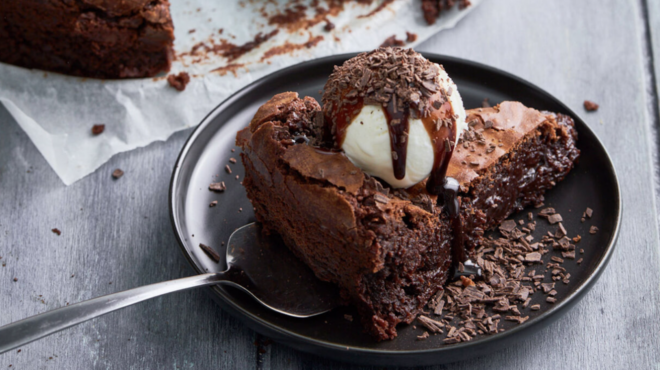 εύκολη-σοκολατόπιτα-με-4-υλικά-ζουμερή-562871092