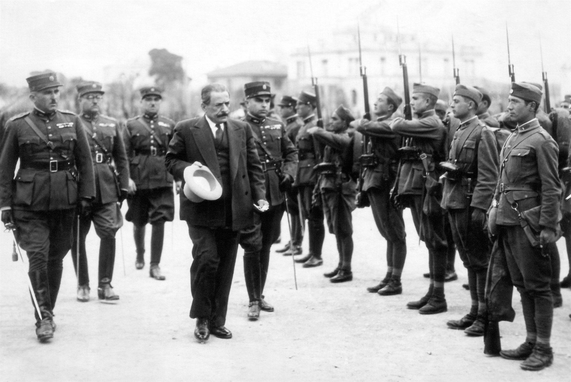 Αναστάσιος Παπούλας – Από υπερασπιστής του Στέμματος, μάρτυς της Αβασίλευτης Δημοκρατίας-9