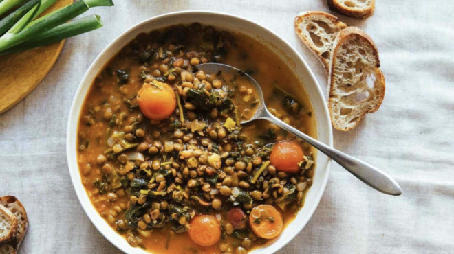 φακές-με-σέσκουλα-και-μυρώνια-562871080