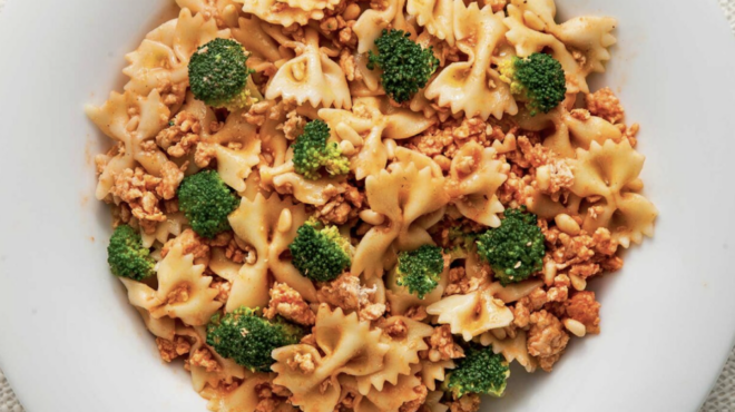 φαρφάλες-με-μπρόκολο-και-μπολονέζ-κοτ-562860931