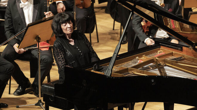 καθηλωτική-βιρσαλάντζε-στο-κοντσέρτ-562890106