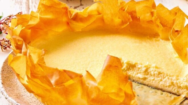 γαλακτομπούρεκο-γεμιστό-με-cheesecake-των-βάσ-562890358