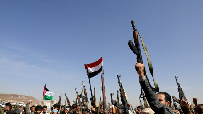 δύο-αγκάθια-στις-θαλάσσιες-μεταφορ-562894480