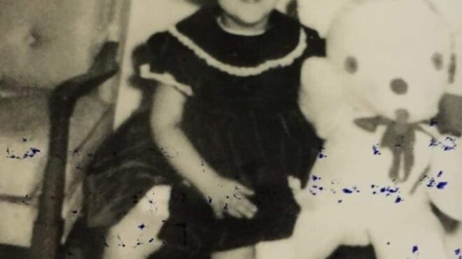 ποιος-άνθρωπος-μπορεί-να-πουλήσει-το-562887163