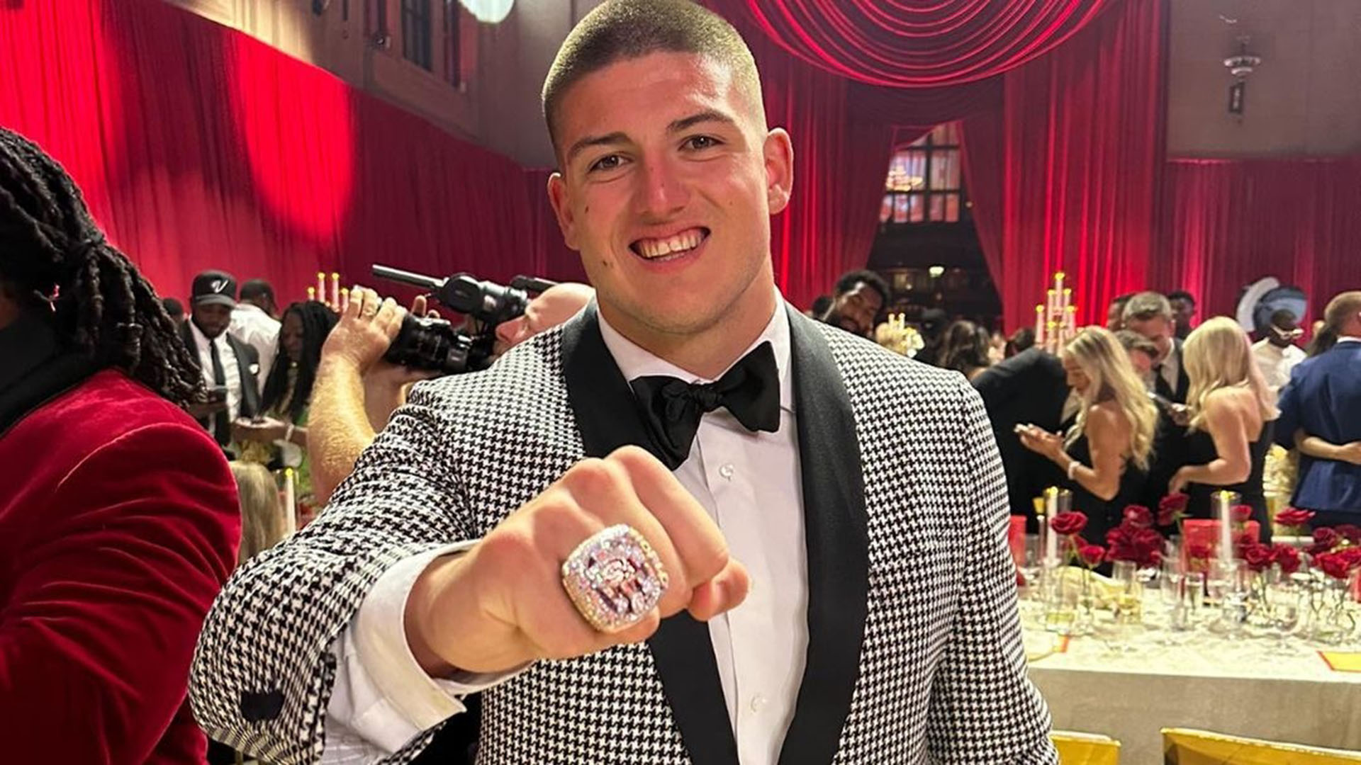 Γιώργος Καρλαύτης στην «Κ»: «Θέλω να φέρω στις γειτονιές της Αθήνας το American Football»-3