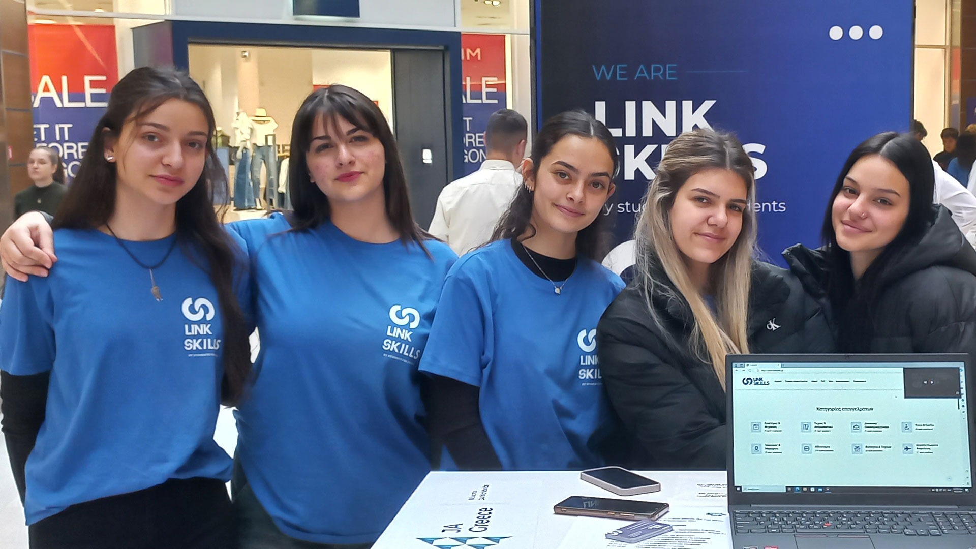 «Δεν είχαμε καθηγητές και φτιάξαμε μία start-up»-14