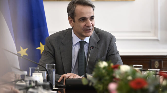 σερβία-θερμή-υποδοχή-βούτσιτς-σε-μητσ-562878628