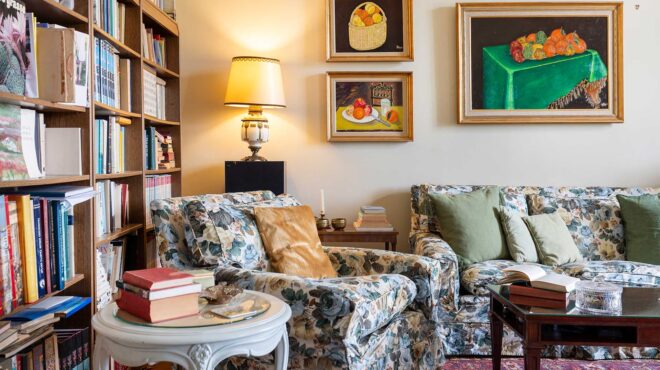 ενα-σπίτι-γεμάτο-νοσταλγία-στο-πεδίον-562873033