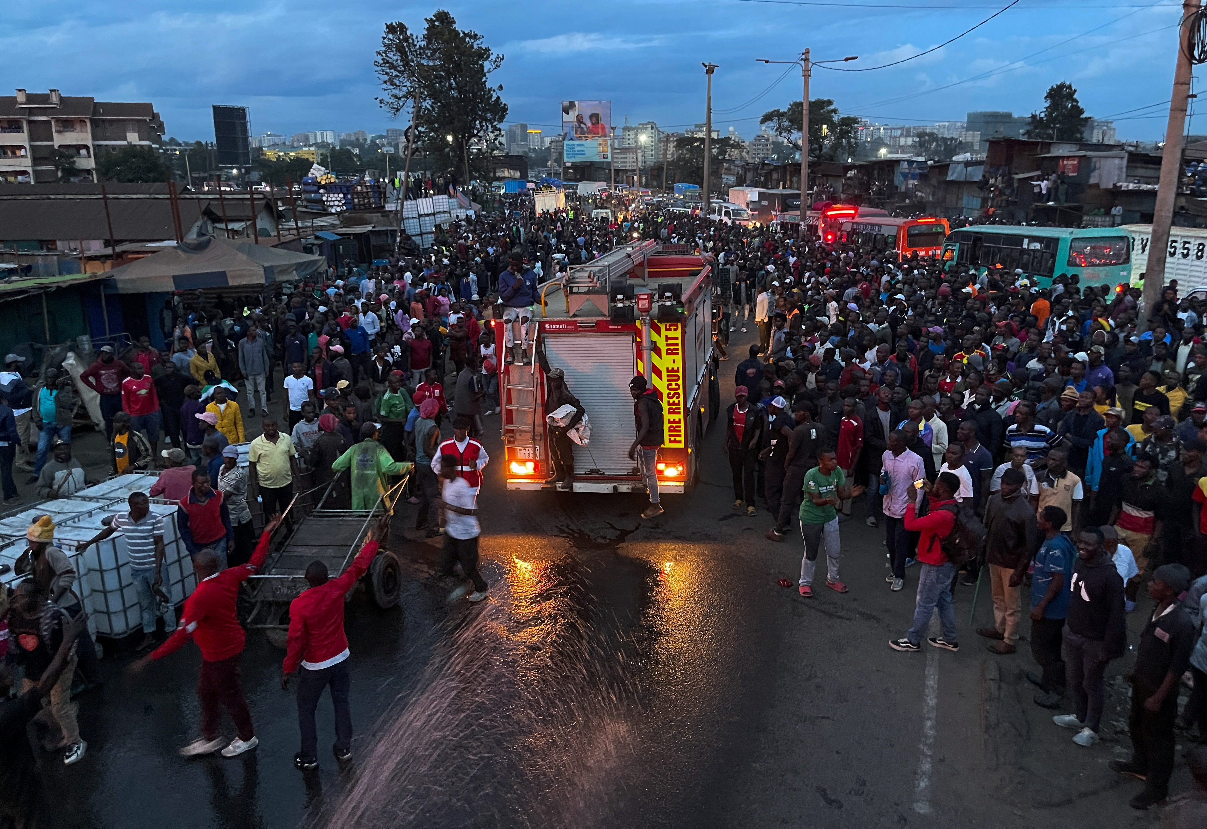 Δύο νεκροί και τουλάχιστον 222 τραυματίες από έκρηξη στο Ναϊρόμπι-1