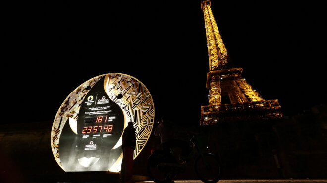 παρίσι-κλειστός-ο-πύργος-του-αϊφελ-λόγ-562872928