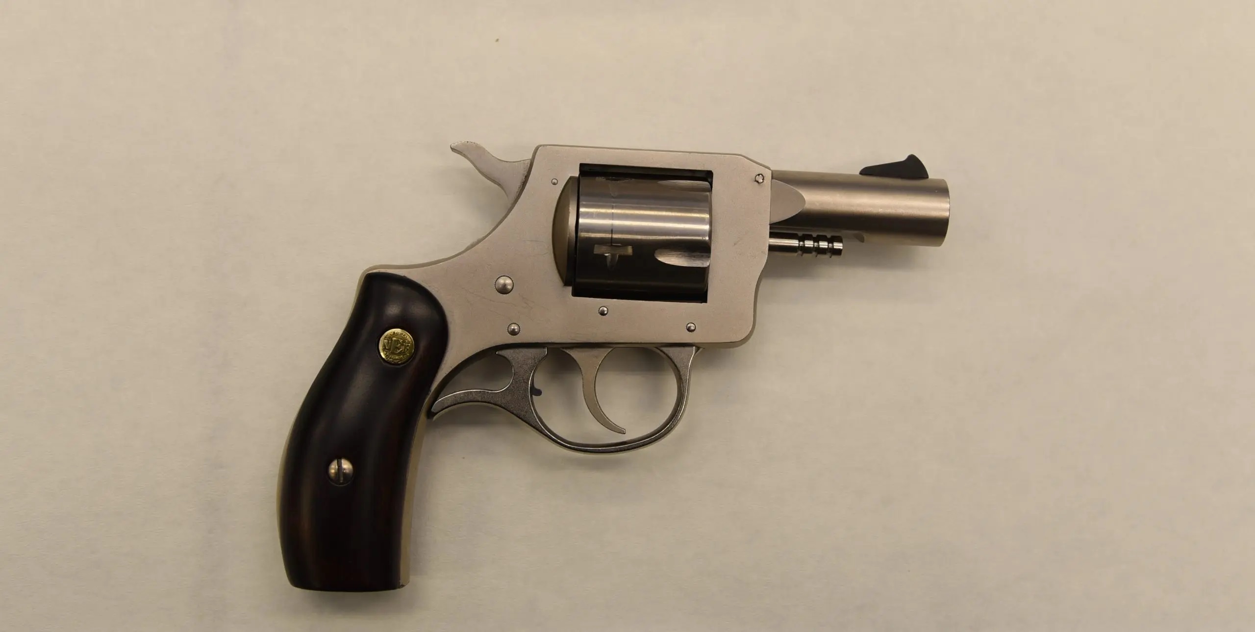 Ερευνες Αντιτρομοκρατικής: Τα όπλα που εντοπίστηκαν σε σπίτια και κελιά-1