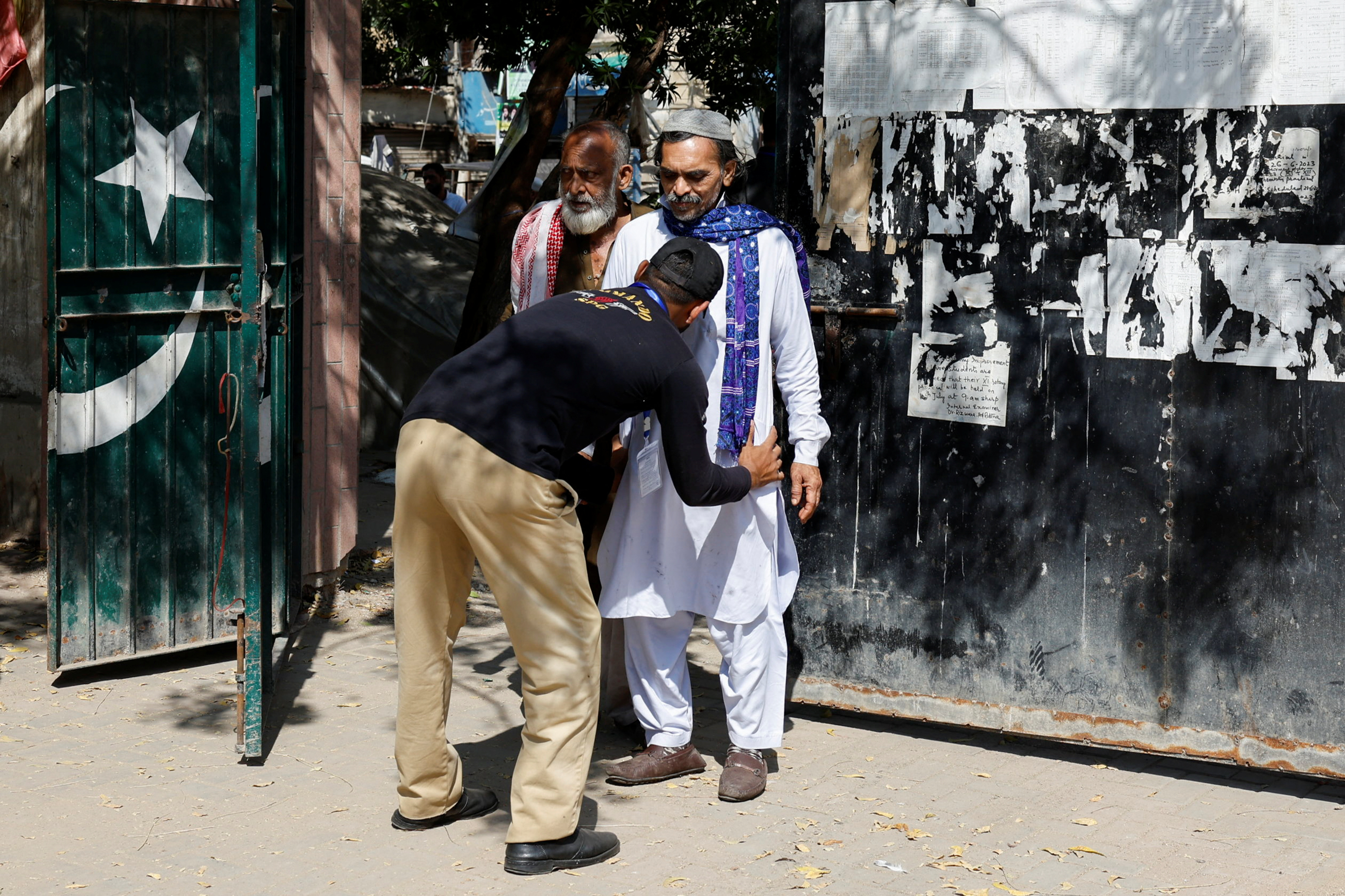 Τα πρώτα αποτελέσματα των «εκλογών βίας» και η συνεχιζόμενη πολιτική αστάθεια στο Πακιστάν-2