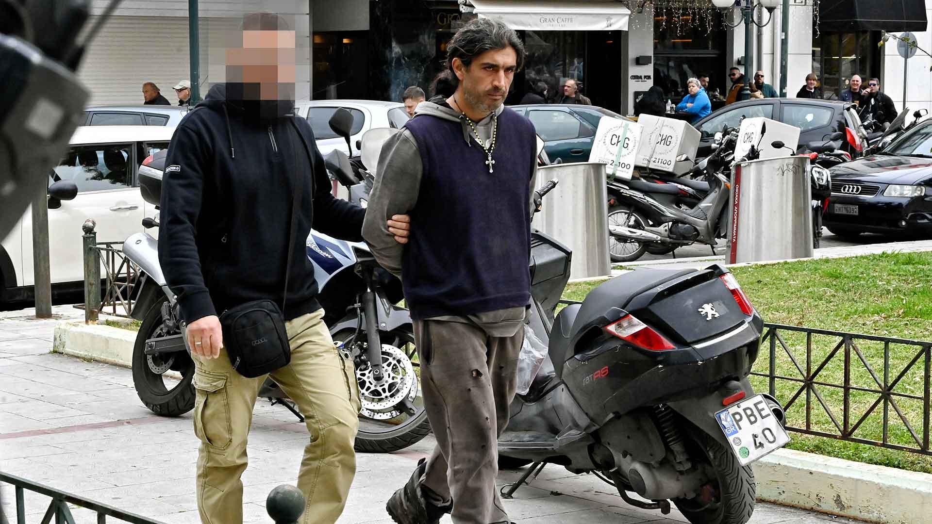 Διαβάστε στην «Καθημερινή της Κυριακής»-7