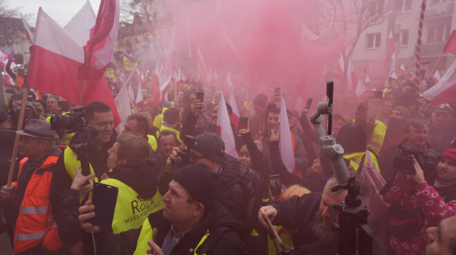 πολωνοί-αγρότες-έριξαν-αυγά-σε-γραφεί-562885150