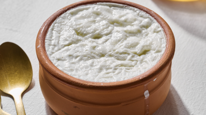 γιαούρτι-πρόβειο-και-παχύ-της-μάνας-το-562891084