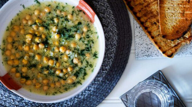 ρεβυθάδα-με-άνηθο-στην-κατσαρόλα-562904341