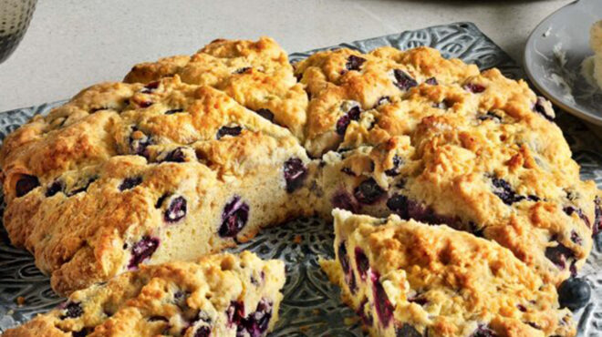 scones-με-μύρτιλα-562862377