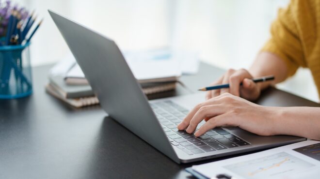 h-gen-z-είναι-δυσαρεστημένη-στη-δουλειά-562881862