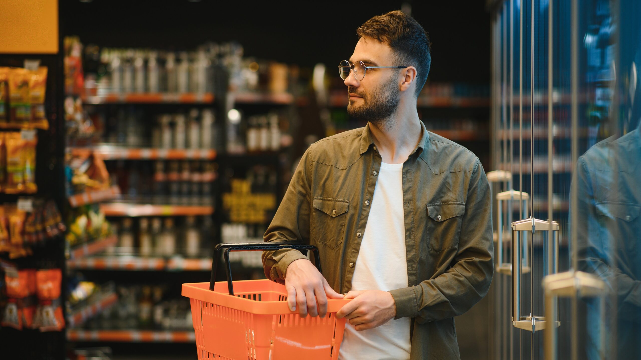 ψωνίζουμε-από-πολλά-σούπερ-μάρκετ-βάζ-562893148