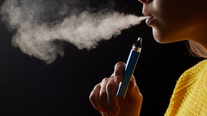 ακανόνιστα-γεύματα-και-ηλεκτρονικό-τ-562908871