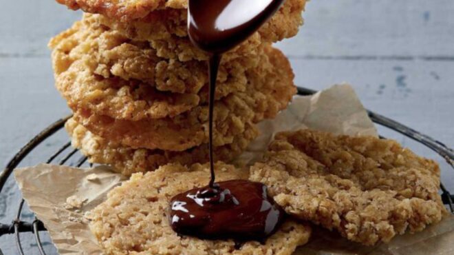 σουηδικά-μπισκότα-βρώμης-με-σοκολάτα-562866598