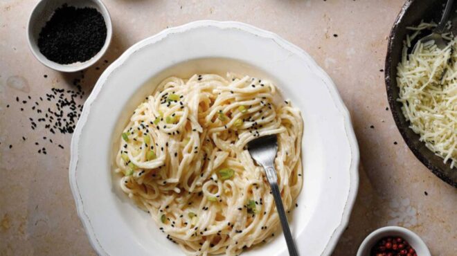σπαγγετάδα-με-σάλτσα-4-τυριά-αλά-ελληνι-562884610