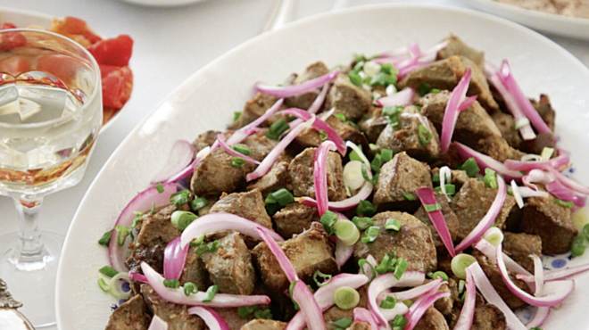 συκώτι-μοσχαρίσιο-στο-τηγάνι-με-καπνι-562897168