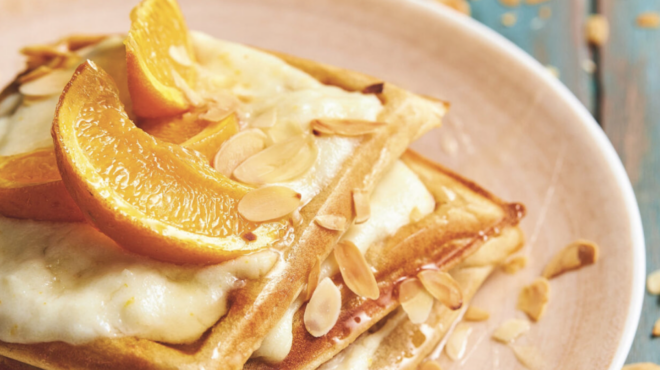 τούρτα-από-βάφλες-με-κρέμα-γαλακτομ-562908778