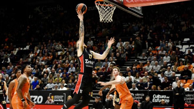 σε-χέρια-ελλήνων-το-16-των-εισιτηρίων-το-562887337