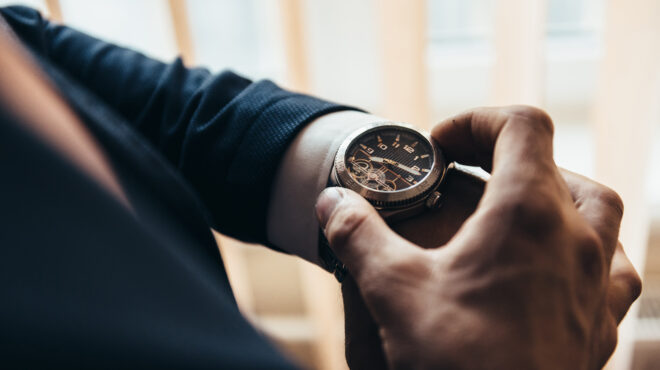 αλλαγή-ώρας-μία-ώρα-μπροστά-οι-δείκτες-562954390