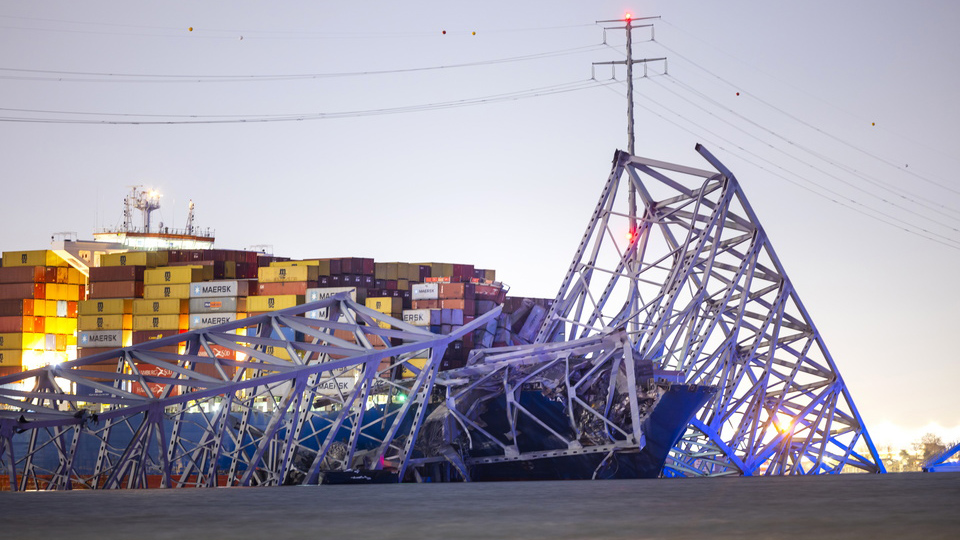 Γέφυρα στη Βαλτιμόρη: Οι δραματικές στιγμές της κατάρρευσης – Αγωνία για τους αγνοούμενους-1