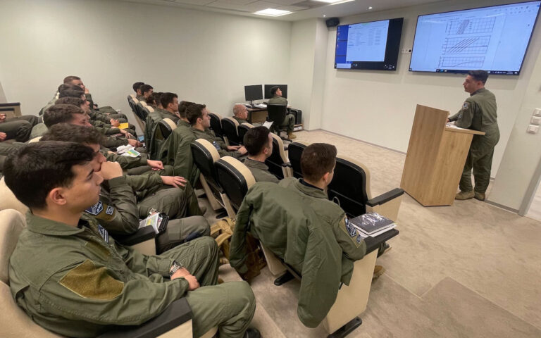 Η «Κ» στα νέα εκπαιδευτικά της Πολεμικής Αεροπορίας – Η πρώτη σειρά Ικάρων στα Μ-346-7